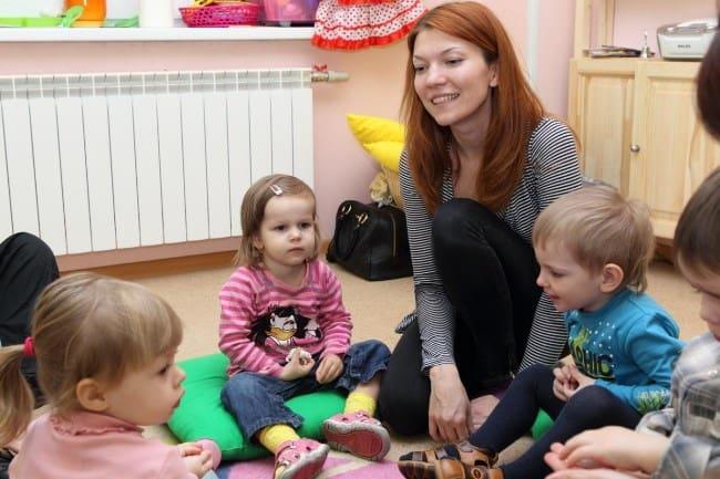 Какая зарплата у нянечек детских садов России — данные за 10 лет