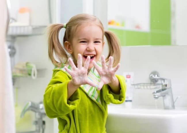 Рисунок 2. Мытье рук – важный этап профилактики заболеваний.