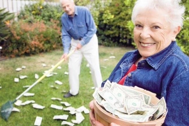 Сколько дней смогут прожить пенсионеры на деньги олигархов