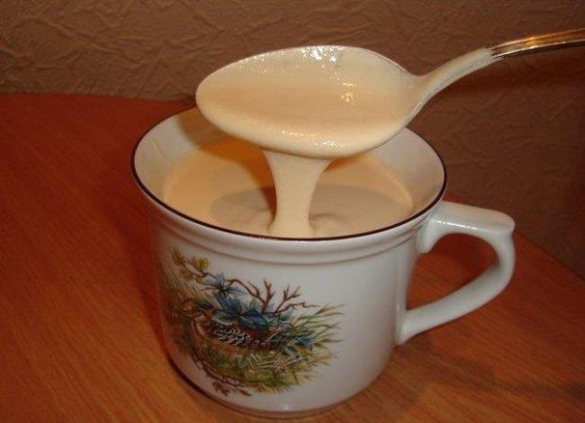 Рисунок 1. Продукты из топленого молока, включая кефирные изделия, имеют характерный кремовый оттенок