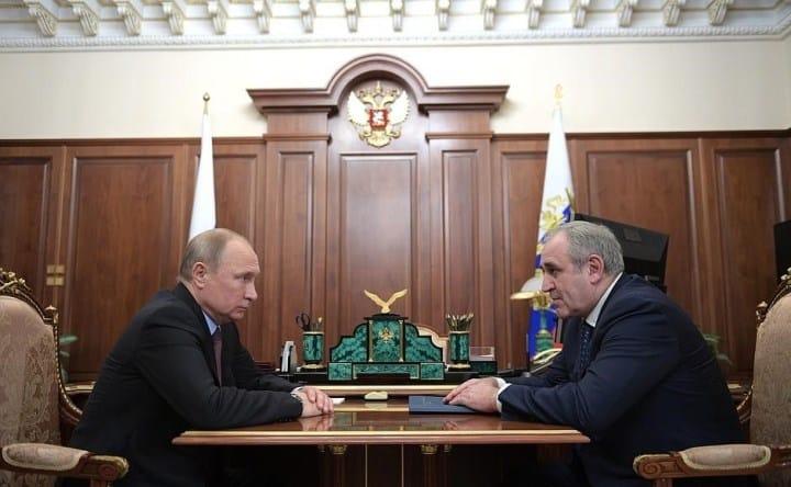 Рисунок 1. На встрече с Владимиром Путиным