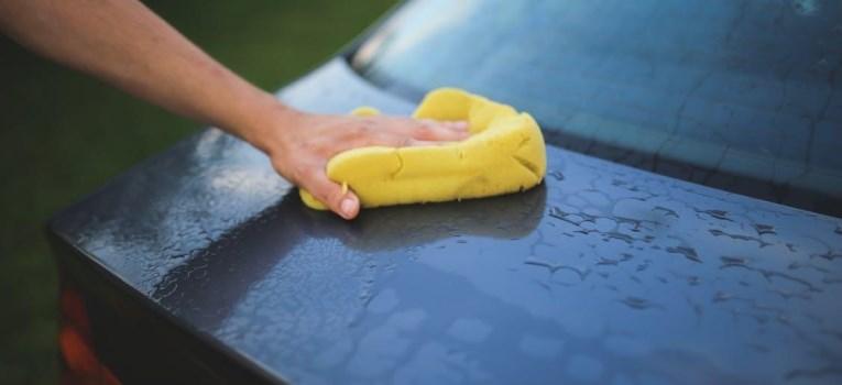 Штраф за мытье автомобиля во дворе в 2019 г. составляет 500 руб.