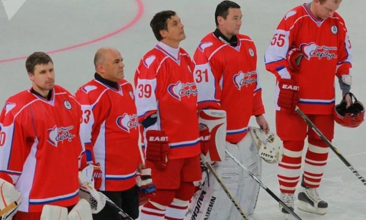 Мишустин второй слева, благотворительная хоккейная акция «От Чистого Сердца», 2012 г.