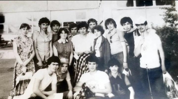 в нижнем ряду второй справа, 1983 г., 10 А класс