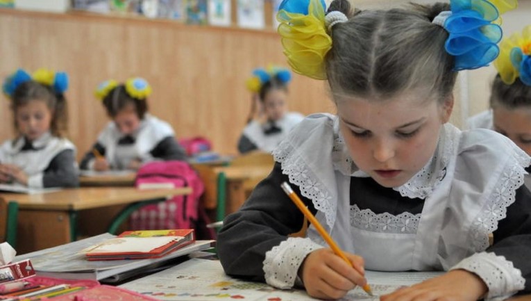 Сколько стоит собрать ребенка в школу в Украине